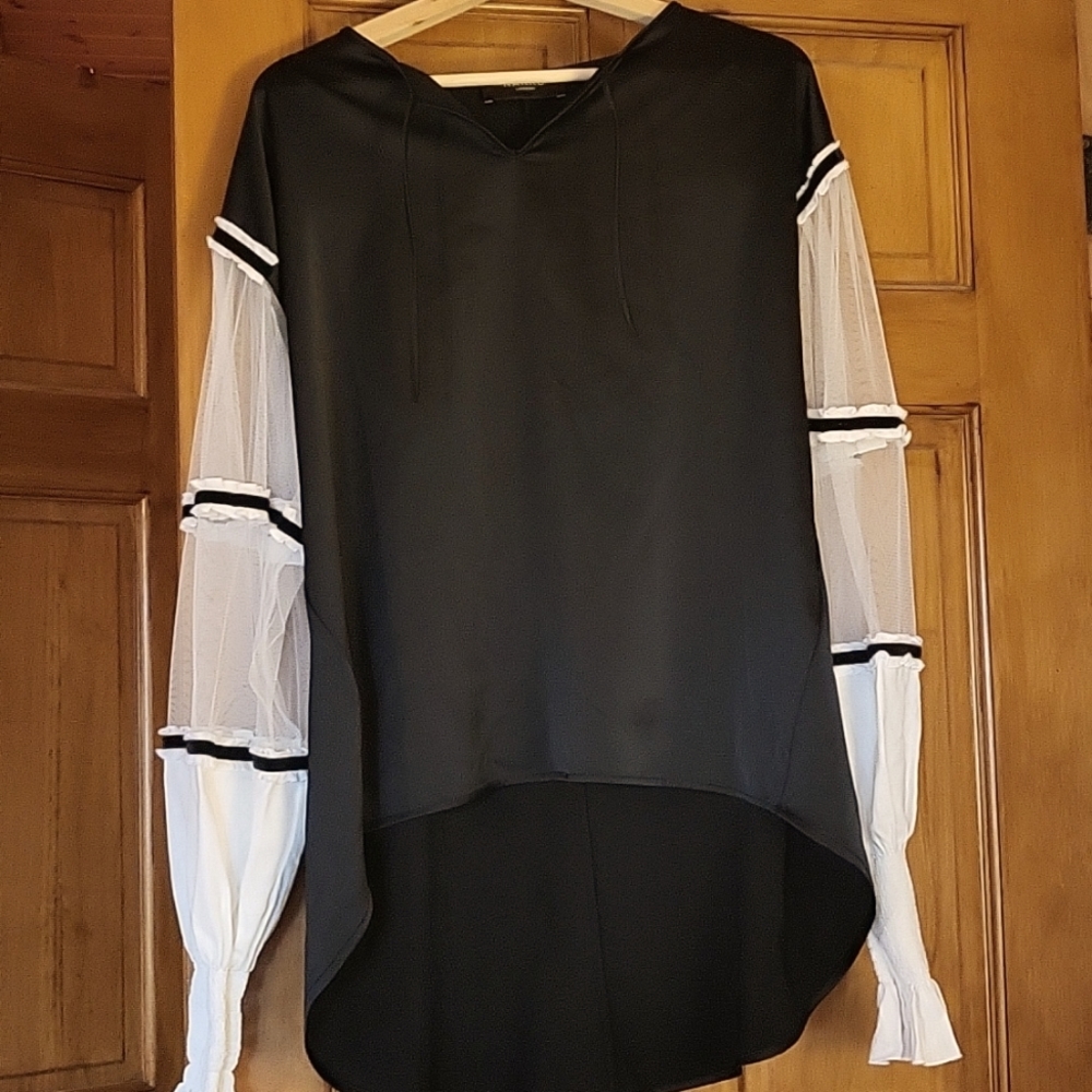 Narro  London satin high low blouse